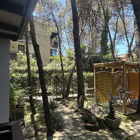 Seaside Garden Oasis غوليم