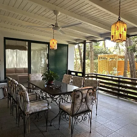 Seaside Garden Oasis شقة
