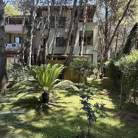 Seaside Garden Oasis شقة